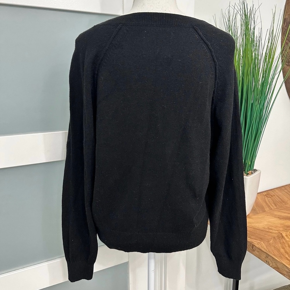 Lucky Brand Black Crew Neck Sweater SZ
Medium Cashmere Blend Black Boxy Cut NWT - Picture 8 of 8